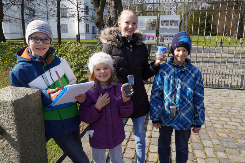 DSC03093 MJ Ausgestattet mit GPS Geraeten kann es losgehen